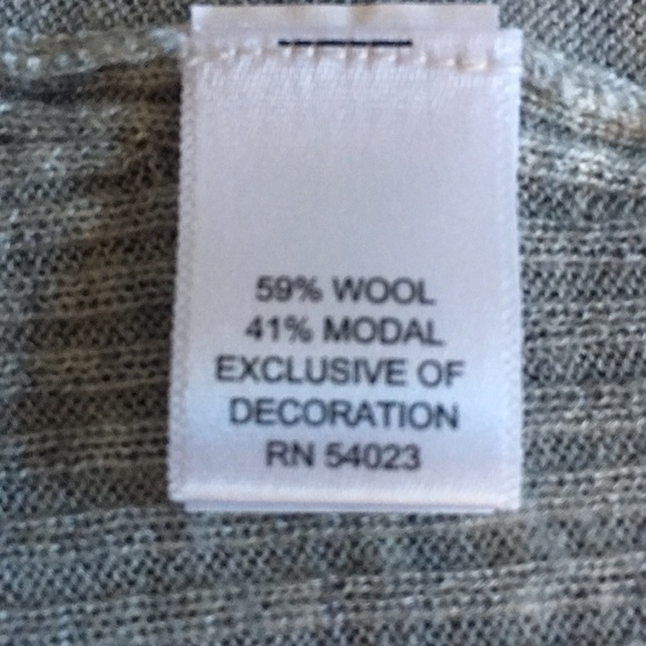 Banana Republic cardigan w/ modal spiral detailing - Picture 7 of 8